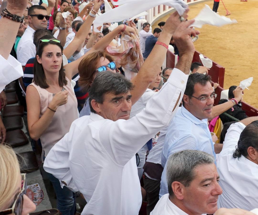 LLeno hasta la bandera en la corrida homenaje a Víctor Barrio