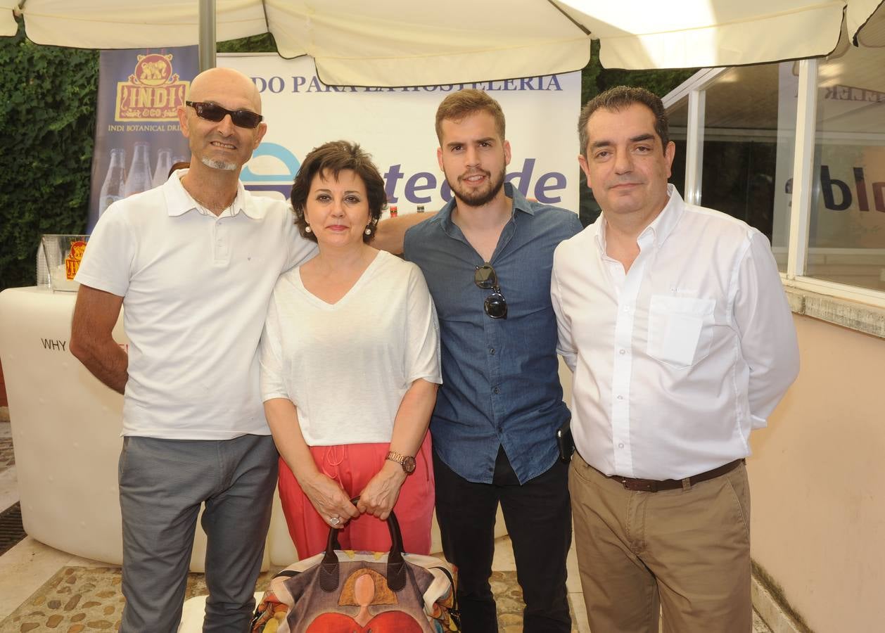 Javier Calvo, Mercedes García, Rodrigo Nieto y Juan Carlos Nieto, de ADER Taxi Comercial, se acercaron al aperitivo del periódico.