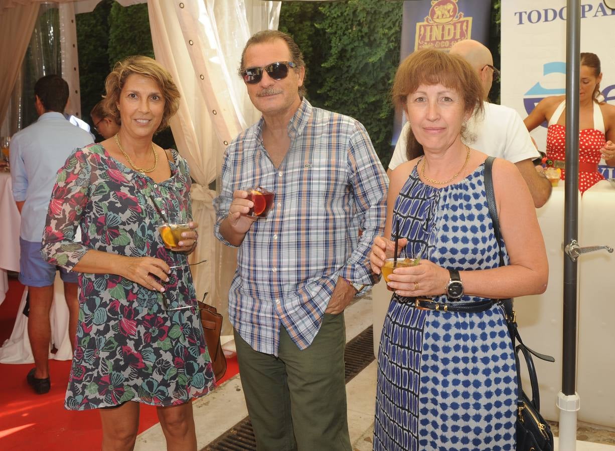 Las notarias María González y Teresa de la Fuente con Benito Merideño.