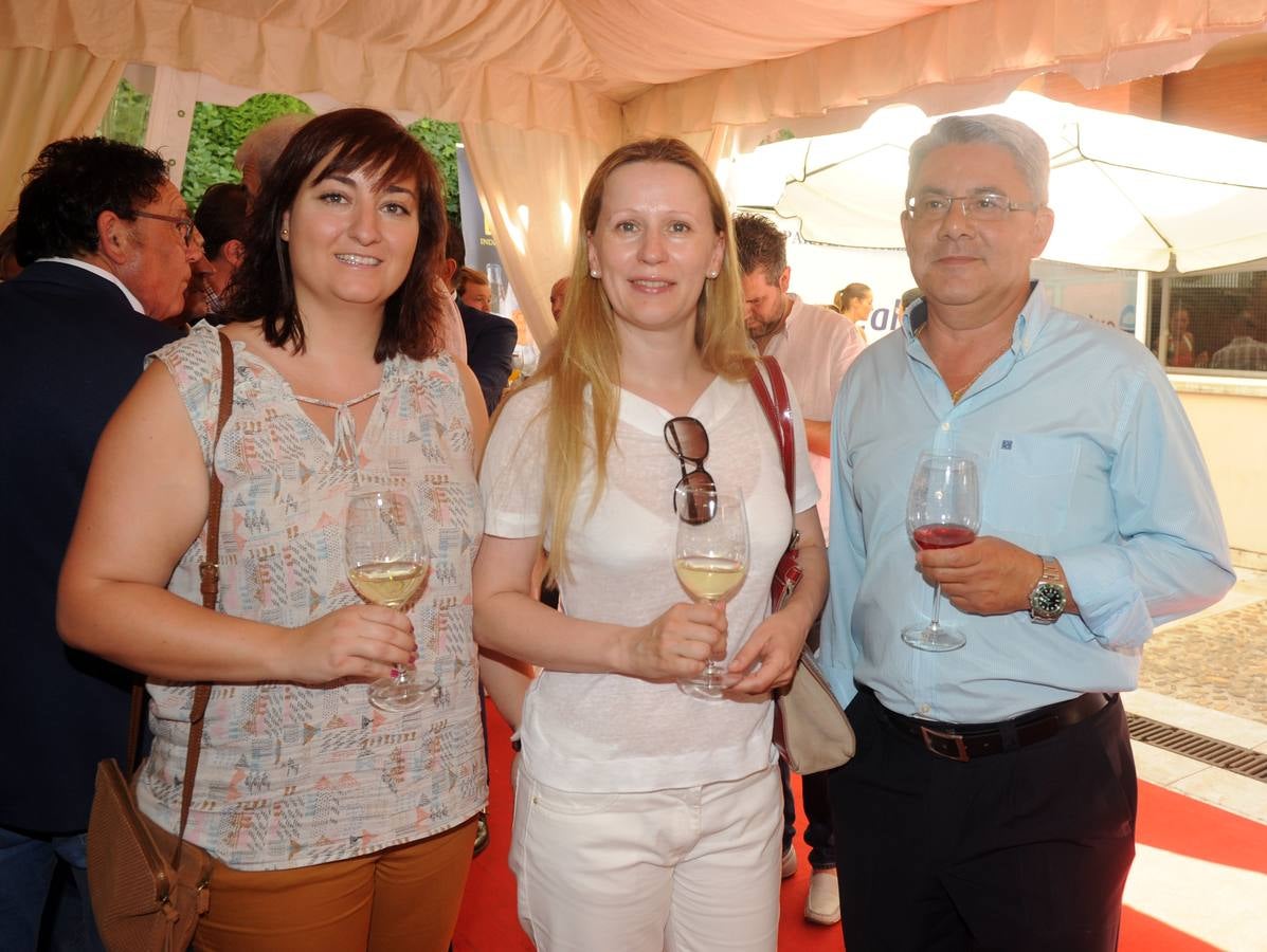 Silvia de Andrés, Irina Martinkevitch (Cellarmasters) y Julio Otero, de la Denominación de Origen Valles de Benavente.