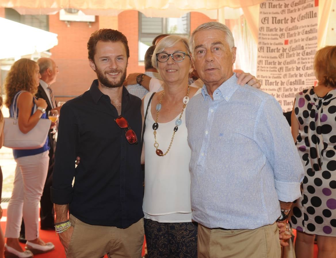 Jason Heras, Nancy Garceau y el empresario cinematográfico Francisco Heras no faltaron al aperitivo de El Norte.