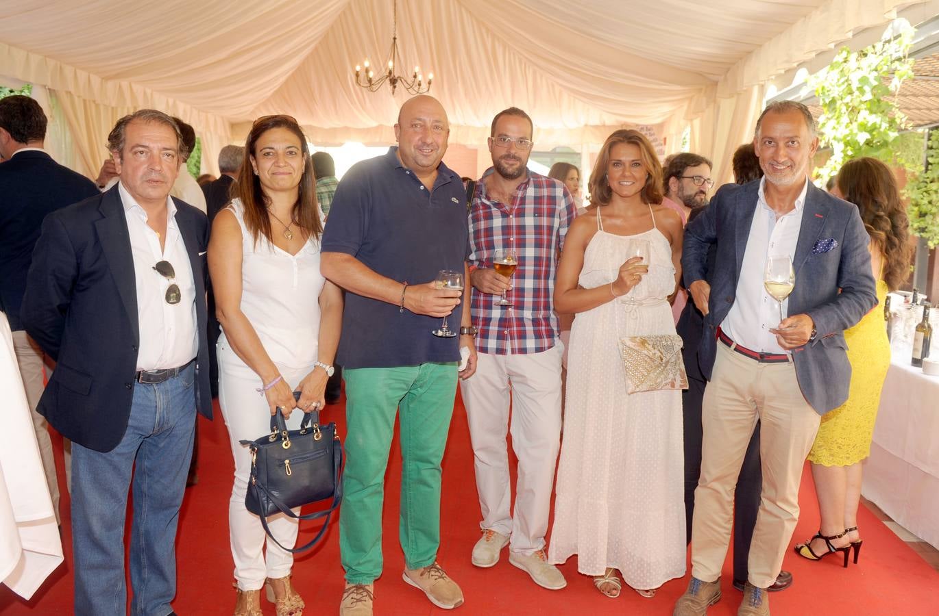 Alberto Torrecilla, María José de la Calle, Jaime Fernández, Jacobo González, los cuatro de la Asociación de Hosteleros, con Eva Merino y Félix Sanz, de la CVE.