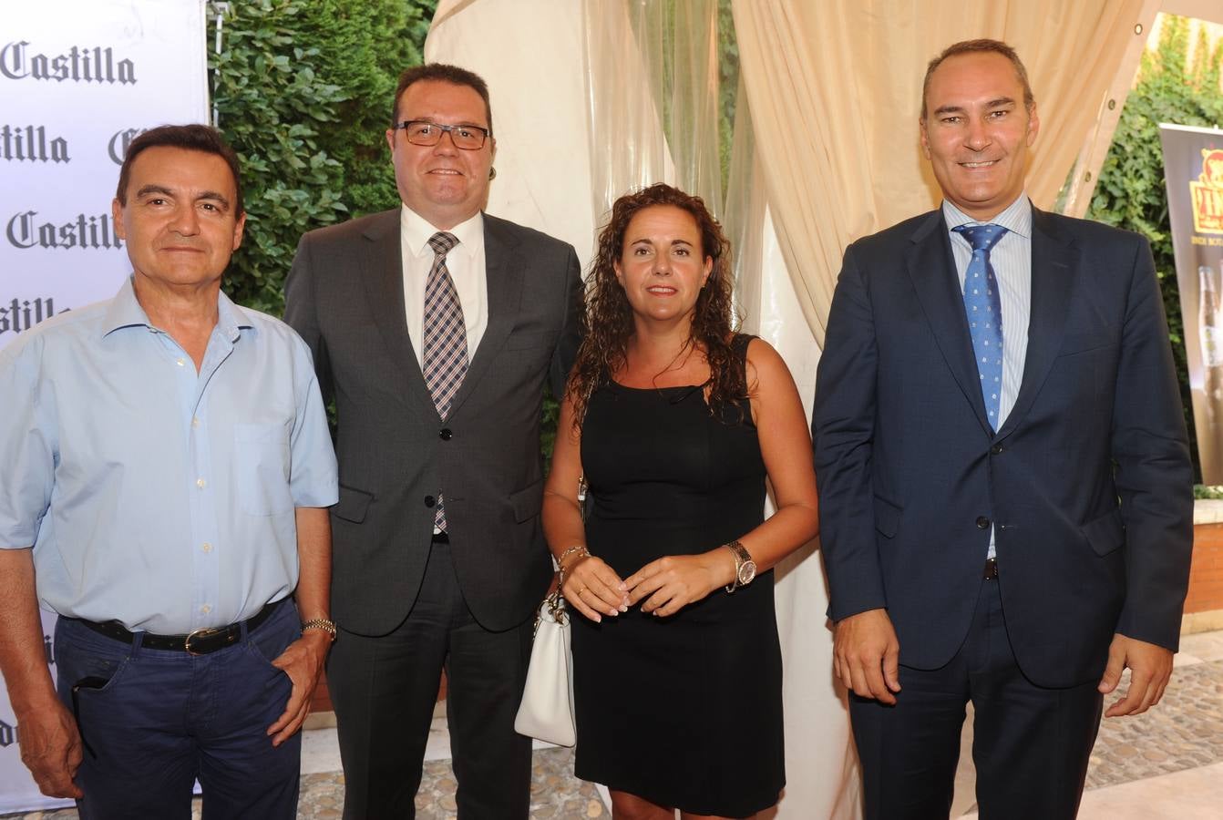 Cándido Vázquez de Prada (Fiscalía del TSJ) con Antonio Palencia, Soraya Boillos, Alfredo de Hoyos, los tres de la oficina A de Caixabank.