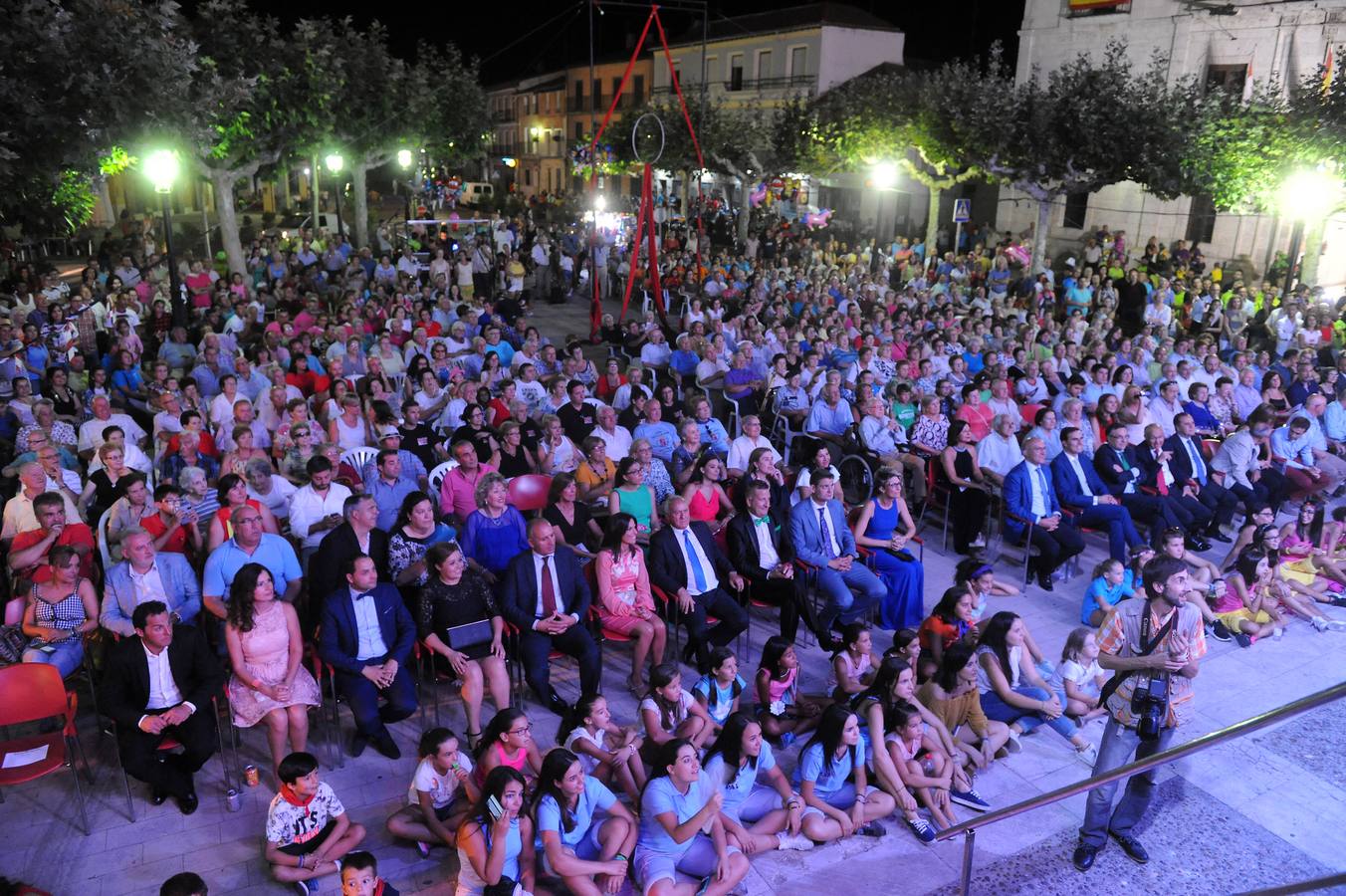 Nava del Rey inaugura sus fiestas con el pregón del magistrado Luis Tejedor