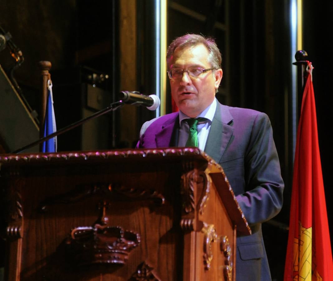 Nava del Rey inaugura sus fiestas con el pregón del magistrado Luis Tejedor