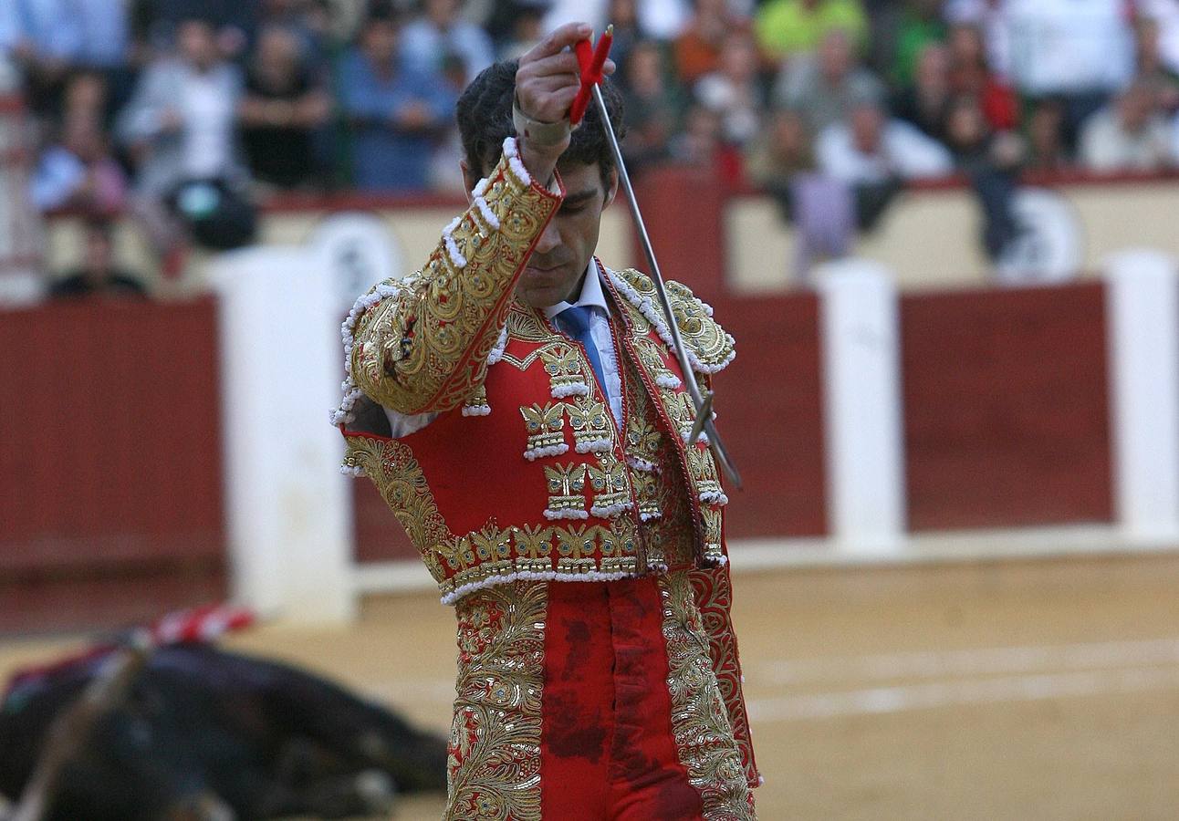 11.09.08 Momentos después de matar a su astado durante la quinta corrida de toros de Valladolid durante las Fiestas de la Virgen de San Lorenzo.