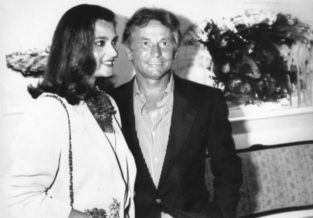 12.07.92 Junto a su esposa Marina Danko en una exposición de sus obras en Marbella.