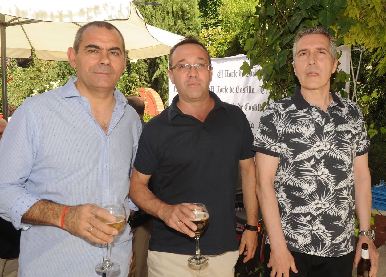 José María Redondo Julián Arroyo y Juan Carlos García, de la Asociación Vallisoletana de Vendedores de Prensa.. 