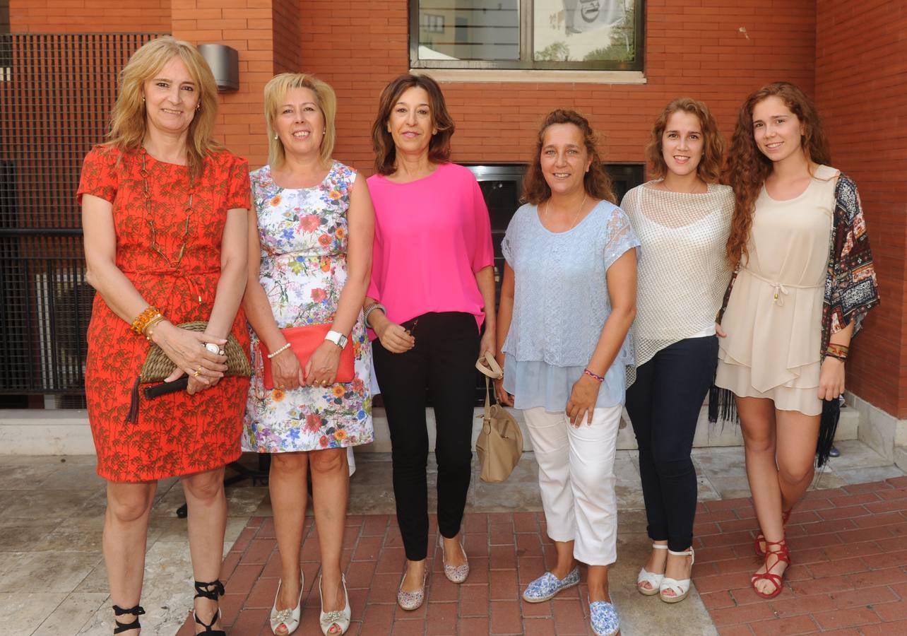 Carmen Ruíz, Carmen Domínguez, Helena Revuelta, Paloma Martín, Carlota Castaño y Reyes Castaño disfrutaron del aperitivo en la caseta de El Norte.. 