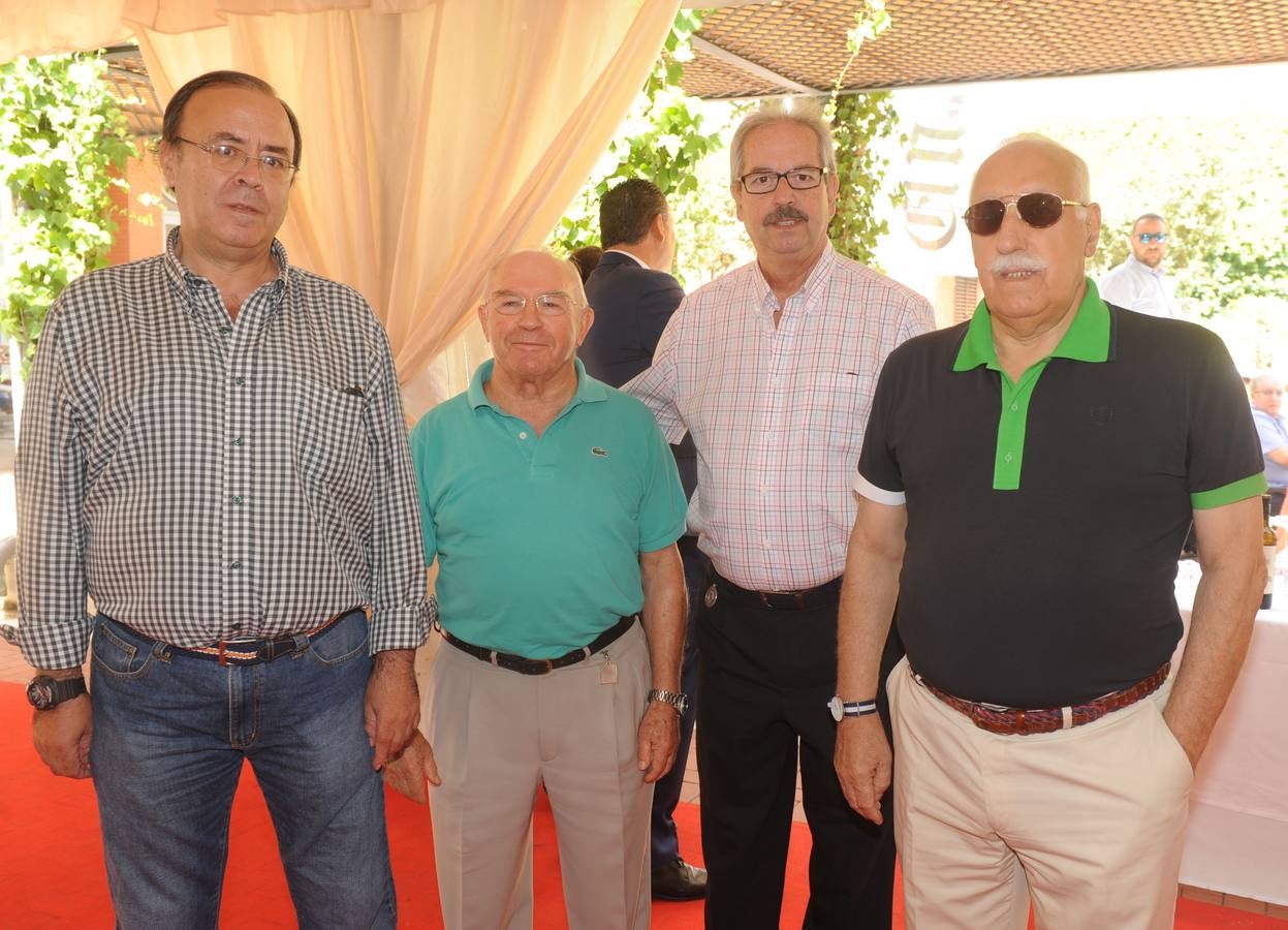 Juan Luis García Blanco, el bodeguero Jesús Yllera, Pablo Marcos y el presidente de la Junta de Cofradías de Semana Santa de Valladolid, Felipe Esteban.. 