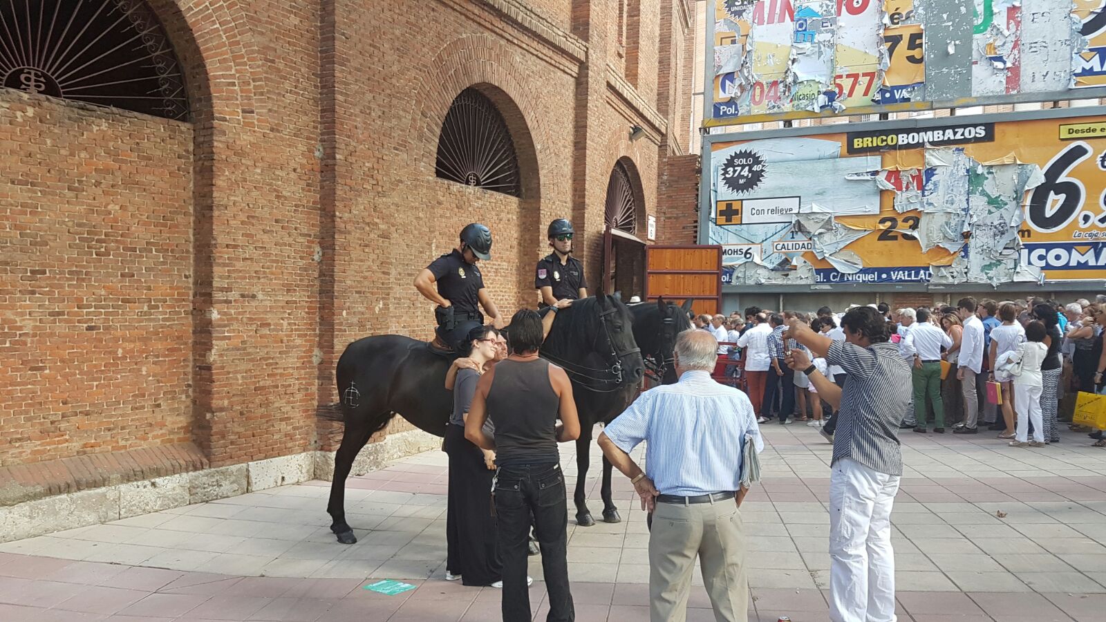 Ambiente previo a la corrida de José Tomás en Valladolid