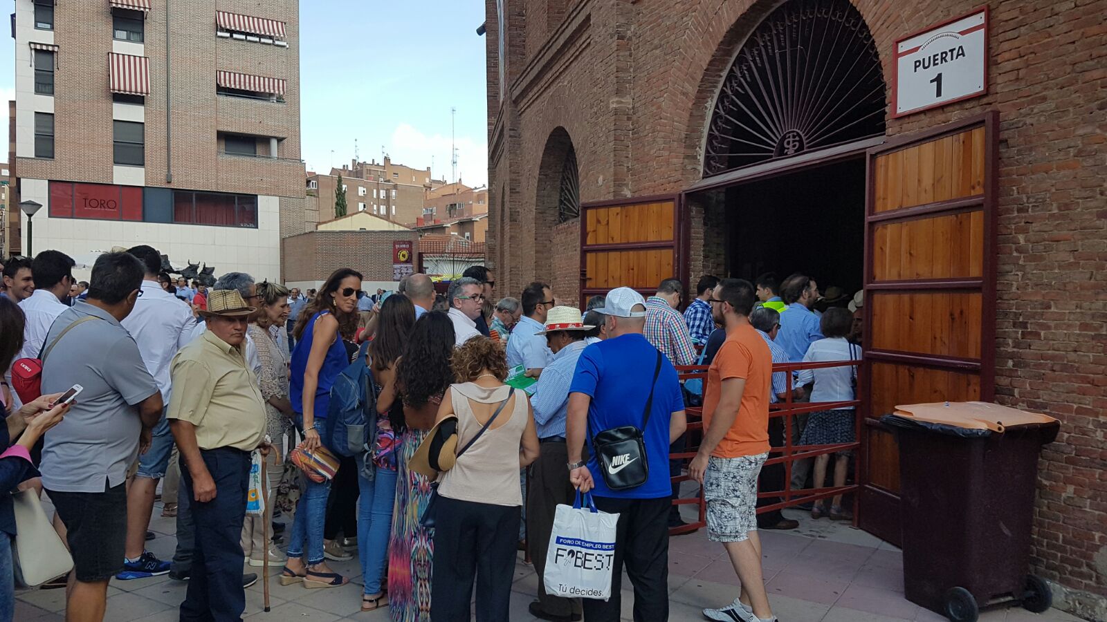 Ambiente previo a la corrida de José Tomás en Valladolid