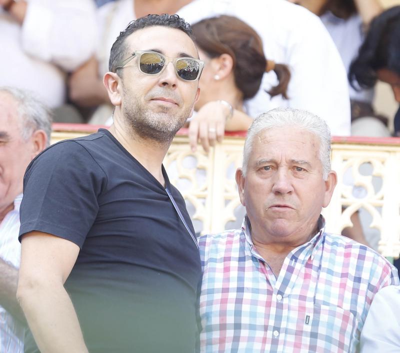 Asistentes a la corrida de toros de José Tomás y José                                                                                                                                                           María Manzanares en Valladolid