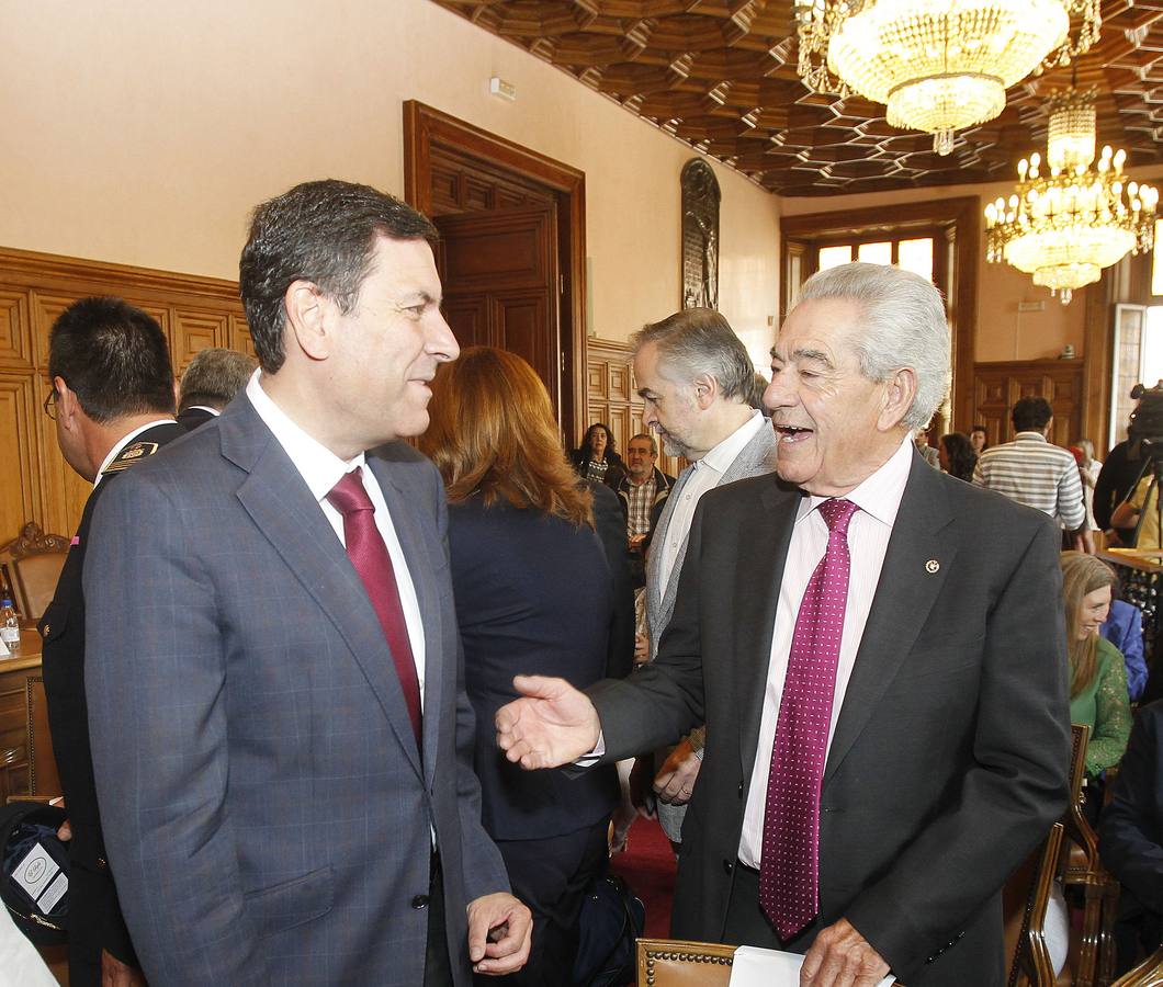 16.06.15 Carlos Fernández Carriedo y Francisco Jambrina en la constitución de la corporacion municipal de Palencia.