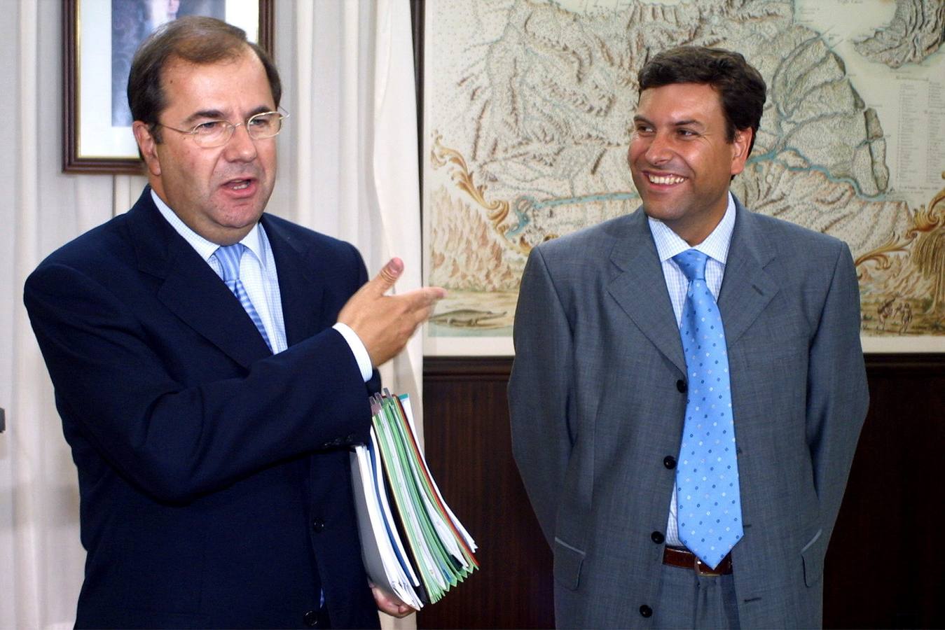 22.08.02 Juan Vicente Herrera (i) junto a Carlos Fernández Carriedo (d) inició el nuevo curso político con la aprobación en Consejo de Gobierno de los proyectos de ley de protección y atención a las personas mayores, Universidades y Deporte.