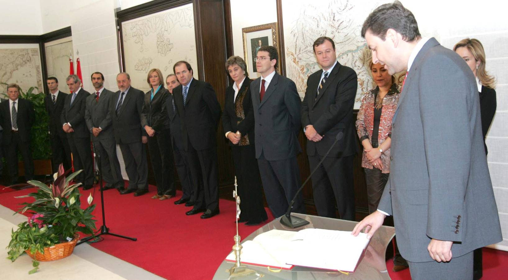14.10.04 Carlos Fernández Carriedo toma posesión como consejero de Medio Ambiente.