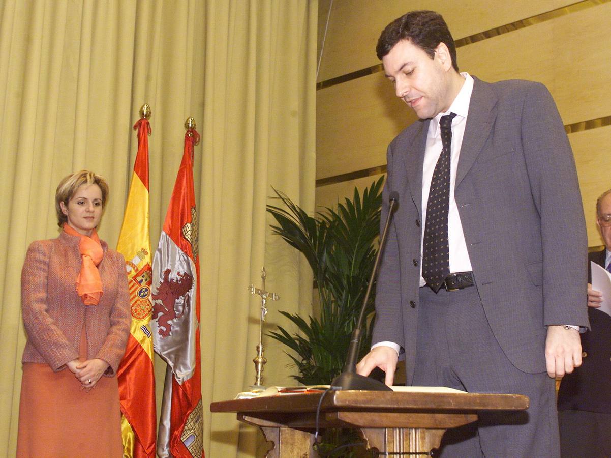 20.03.01 Carlos Fernández Carriedo toma posesión como consejero de Sanidad y Bienestar Social y portavoz del Gobierno regional, en el nuevo gobierno de Juan Vicente Herrera.