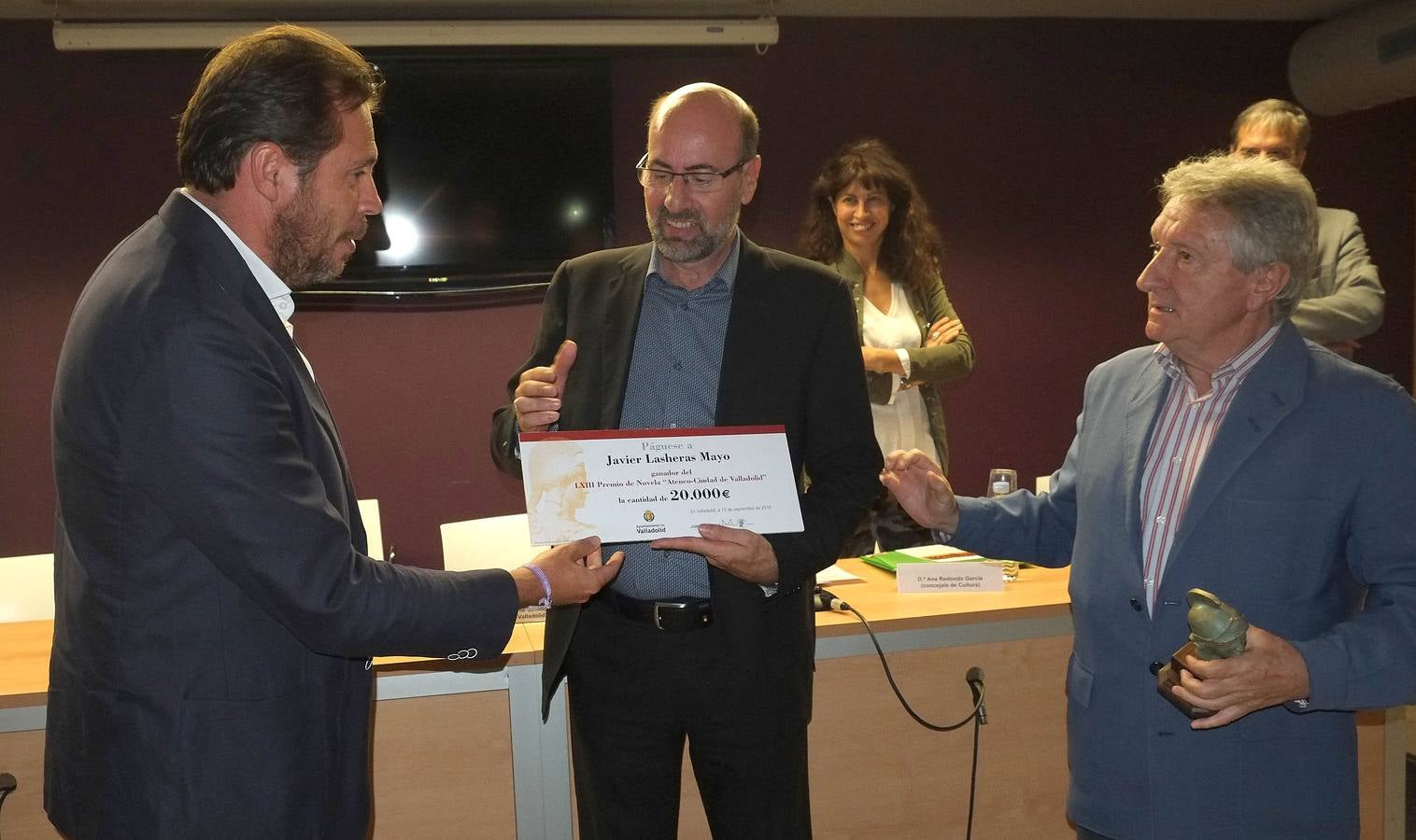 Javier Lasheras recibe el Premio Ateneo de Novela Ciudad de Valladolid por &#039;Las mujeres de la calle Luna&#039;