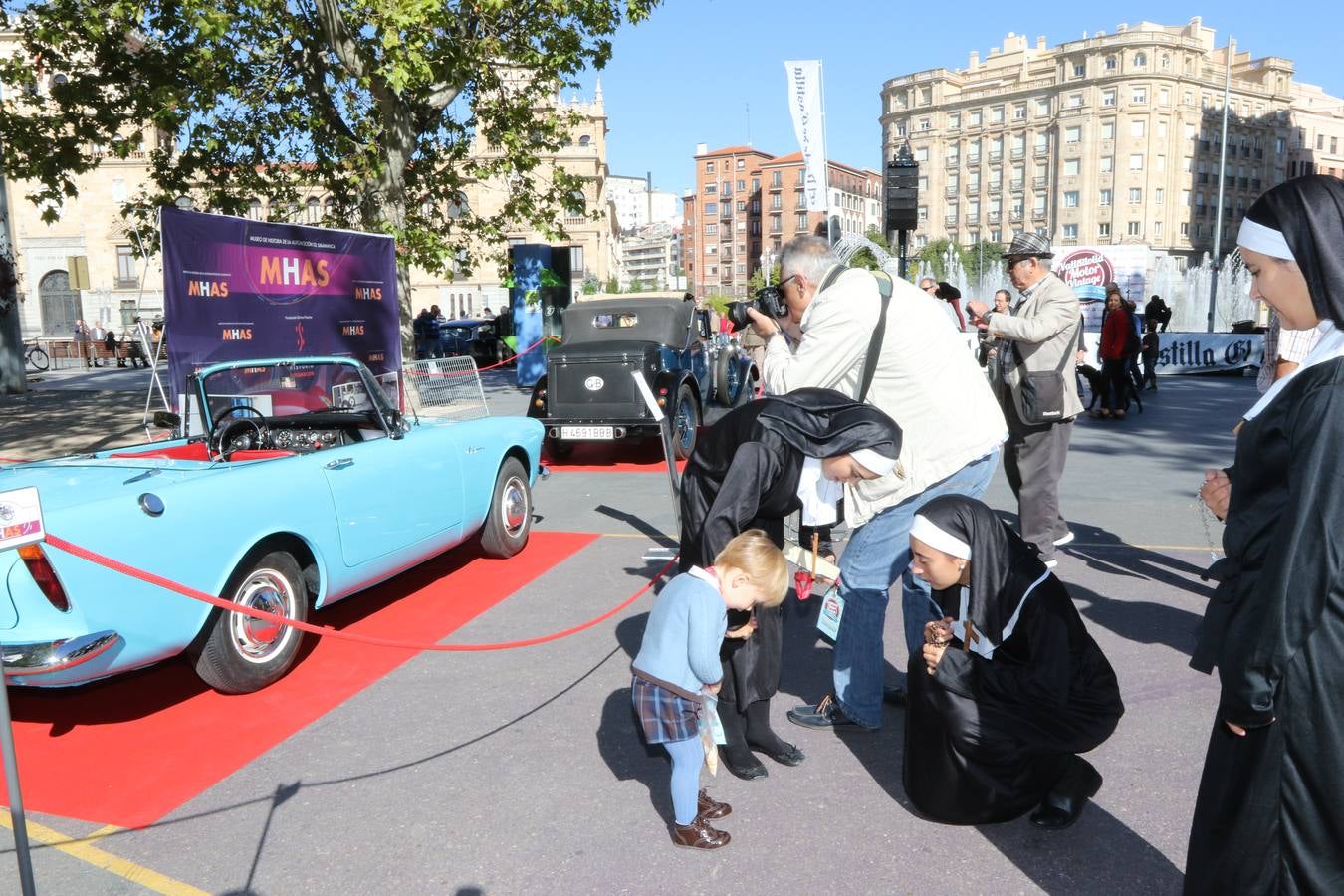 Público en la cuarta edición del Valladolid Motor Vintage (1/3)