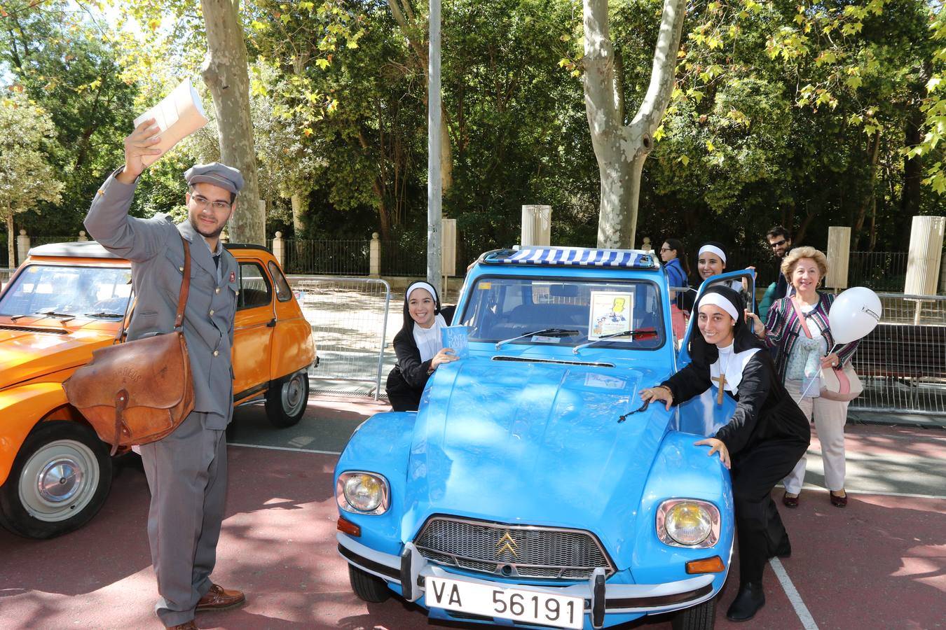 Público en la cuarta edición del Valladolid Motor Vintage (1/3)