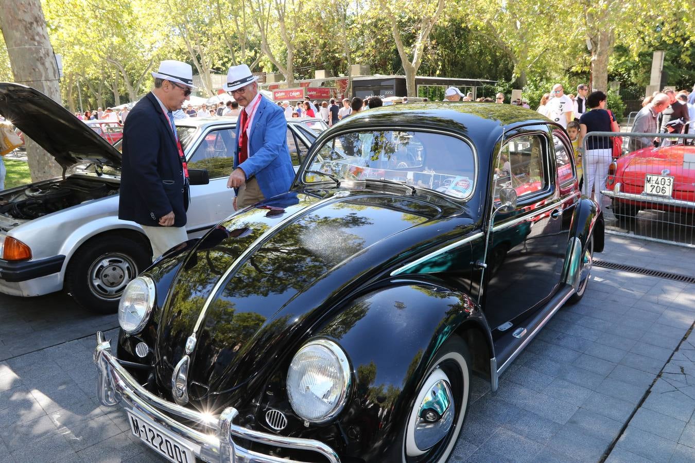 Público en la cuarta edición del Valladolid Motor Vintage (1/3)