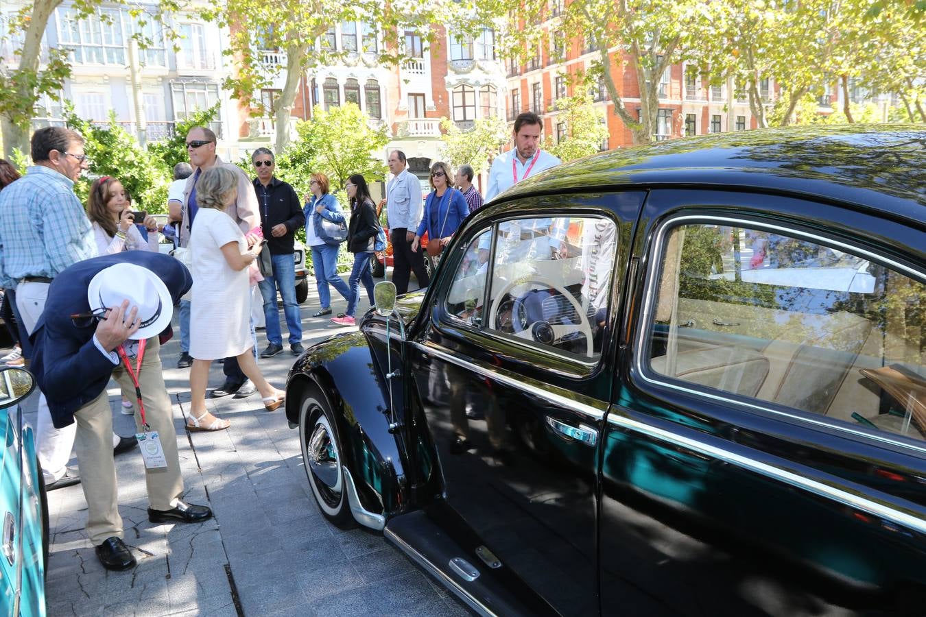 Público en la cuarta edición del Valladolid Motor Vintage (1/3)