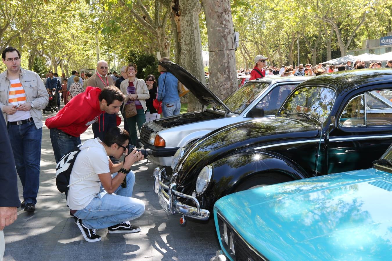 Público en la cuarta edición del Valladolid Motor Vintage (1/3)