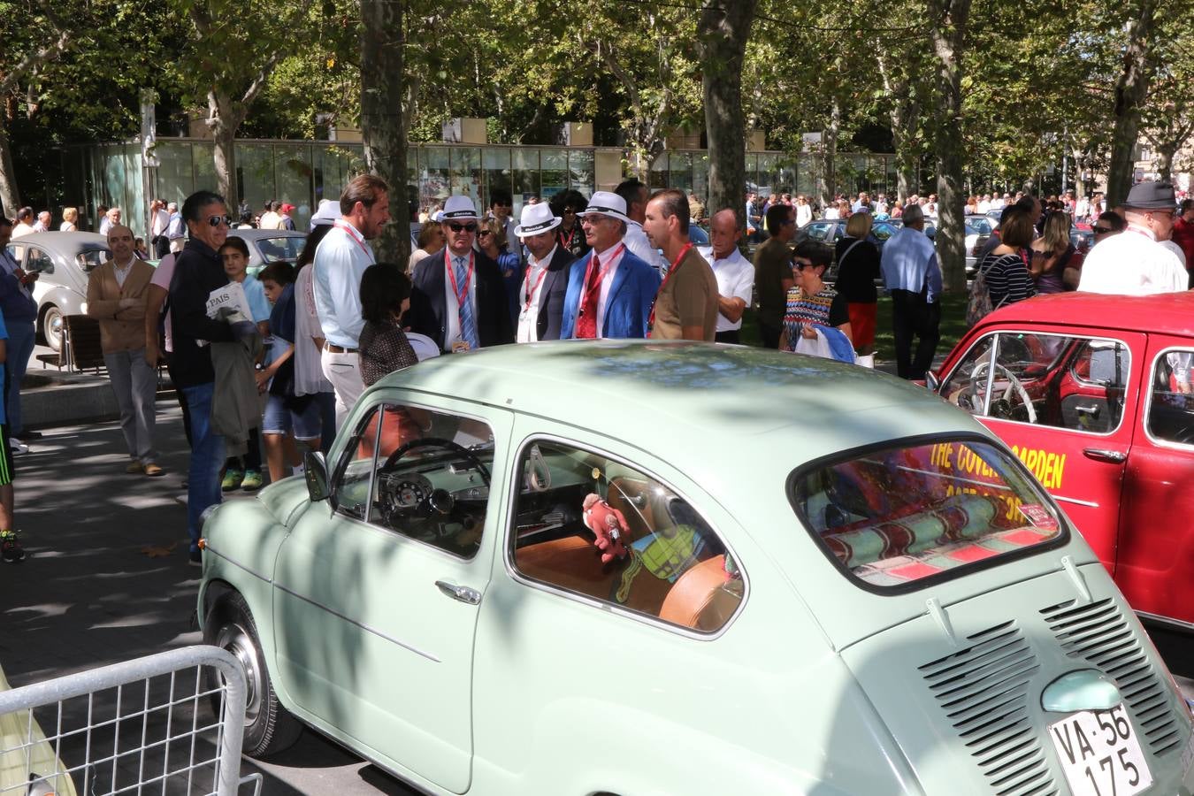 Público en la cuarta edición del Valladolid Motor Vintage (1/3)
