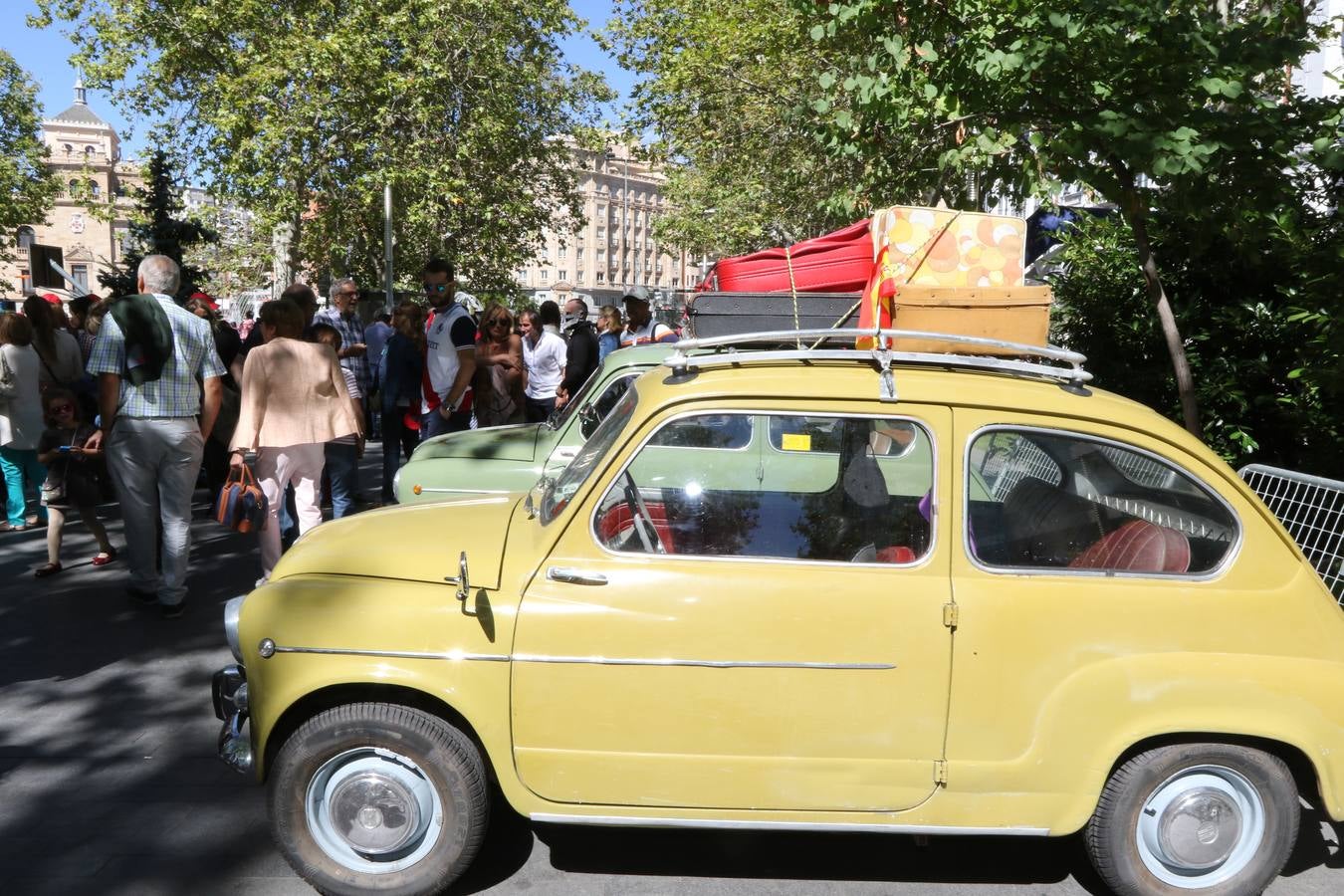 Público en la cuarta edición del Valladolid Motor Vintage (1/3)