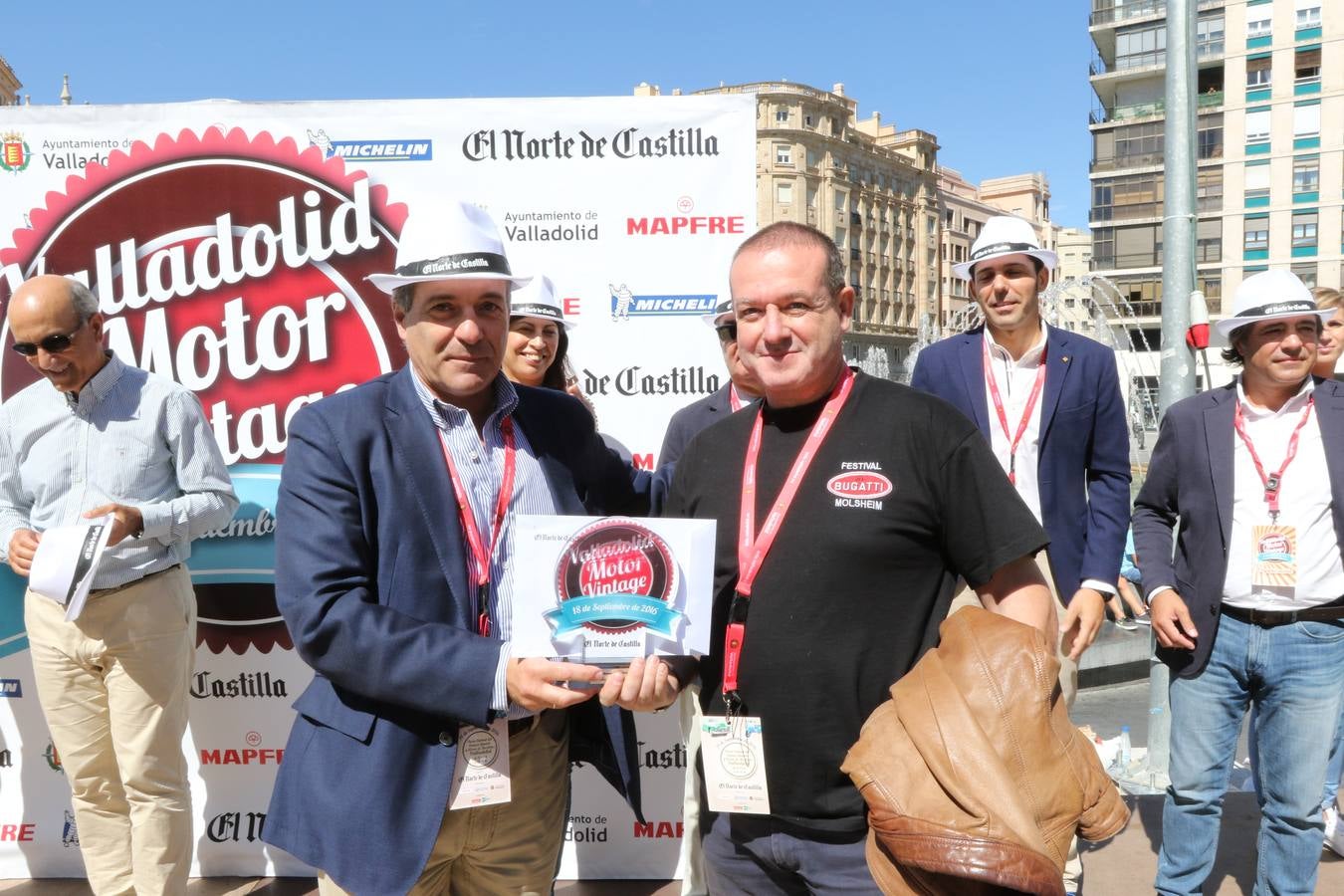 Público en la cuarta edición del Valladolid Motor Vintage (2/3)