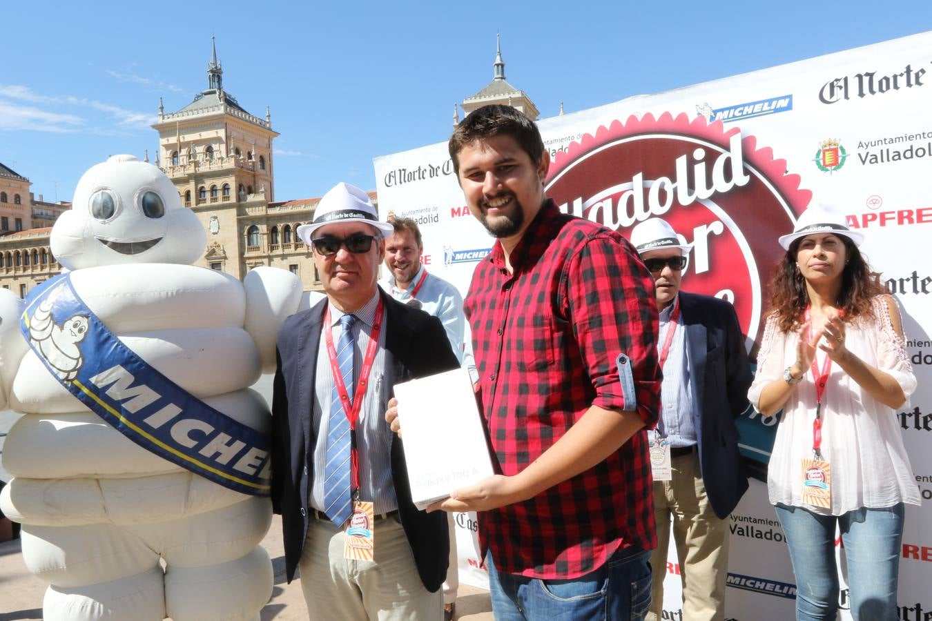 Público en la cuarta edición del Valladolid Motor Vintage (2/3)