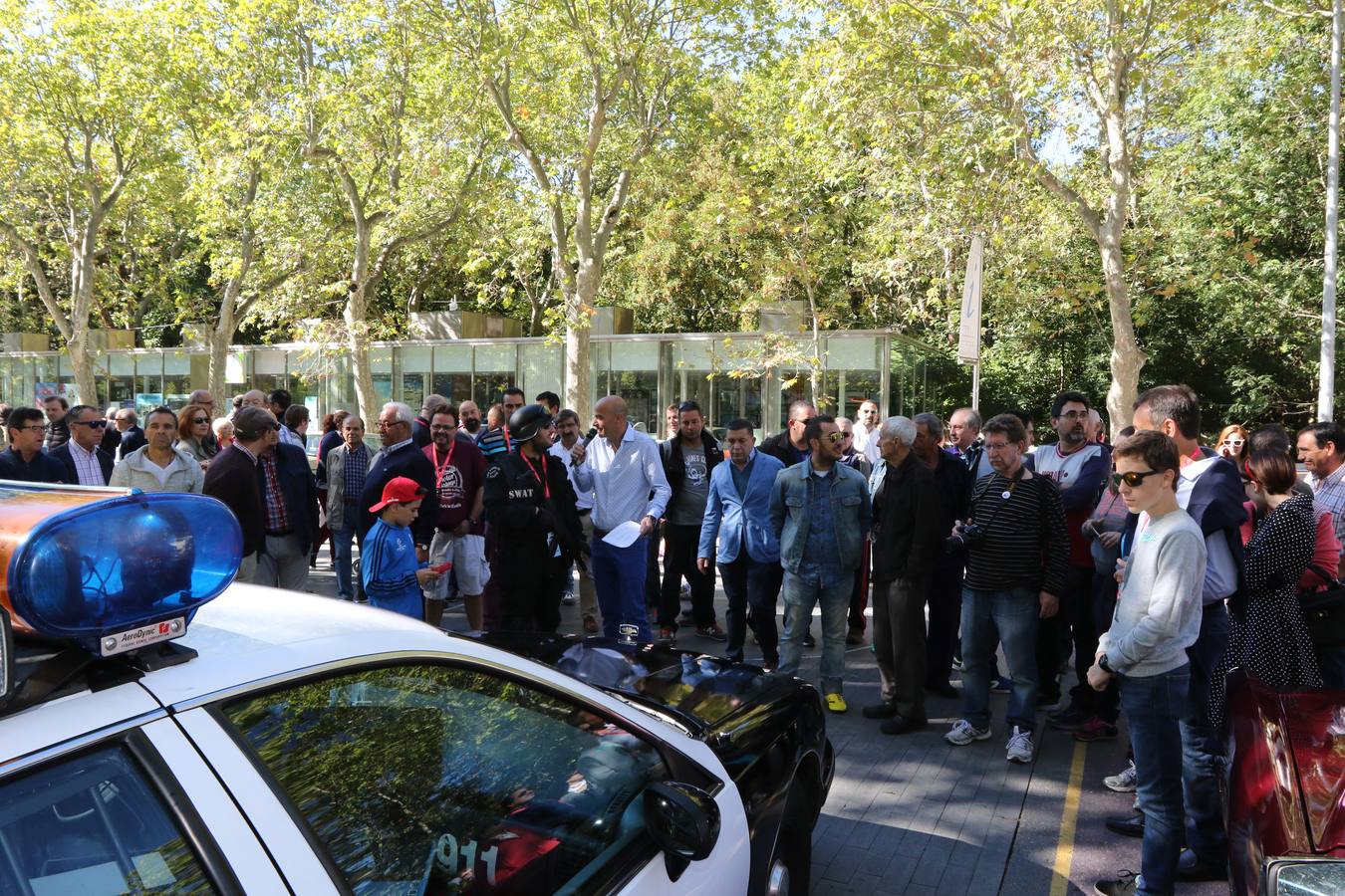 Público en la cuarta edición del Valladolid Motor Vintage (2/3)
