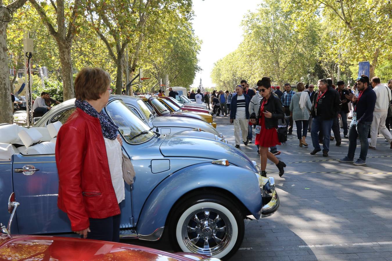 Público en la cuarta edición del Valladolid Motor Vintage (2/3)