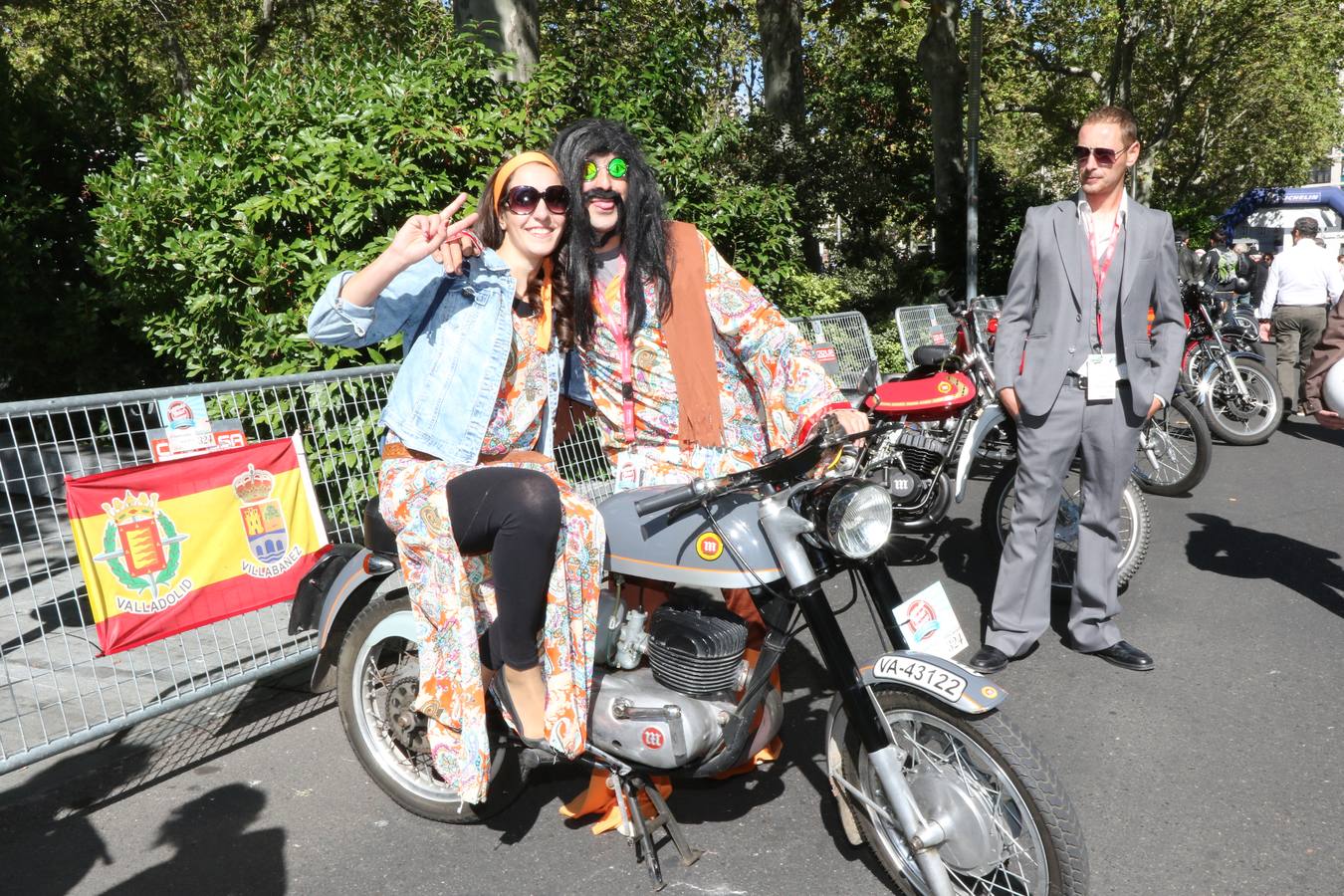 Público en la cuarta edición del Valladolid Motor Vintage (2/3)