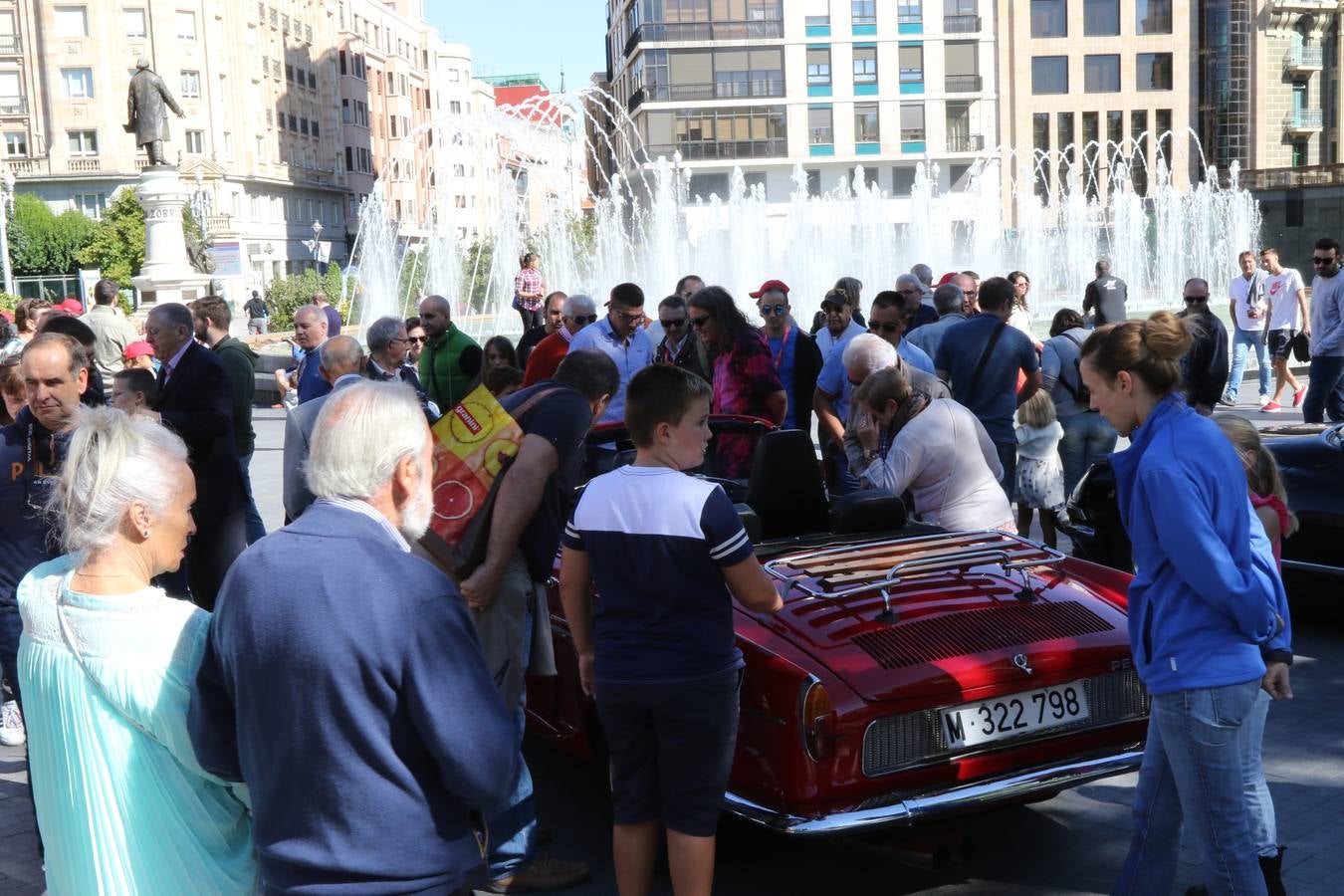 Público en la cuarta edición del Valladolid Motor Vintage (2/3)