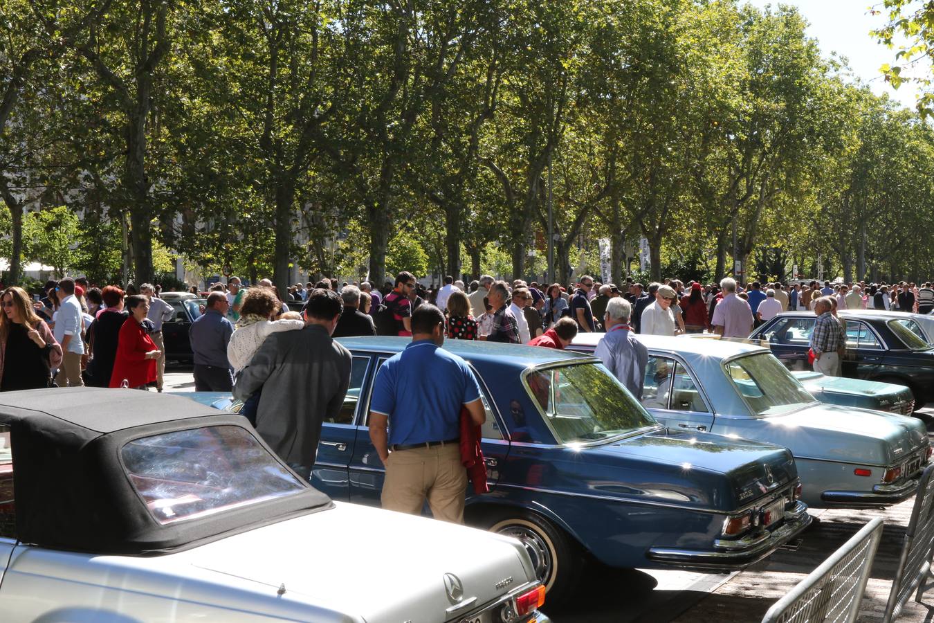 Público en la cuarta edición del Valladolid Motor Vintage (3/3)