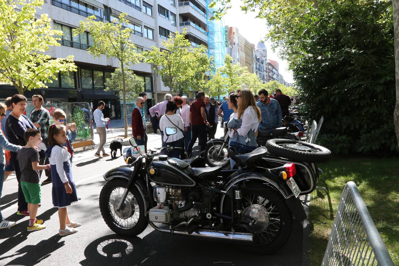 Público en la cuarta edición del Valladolid Motor Vintage (3/3)