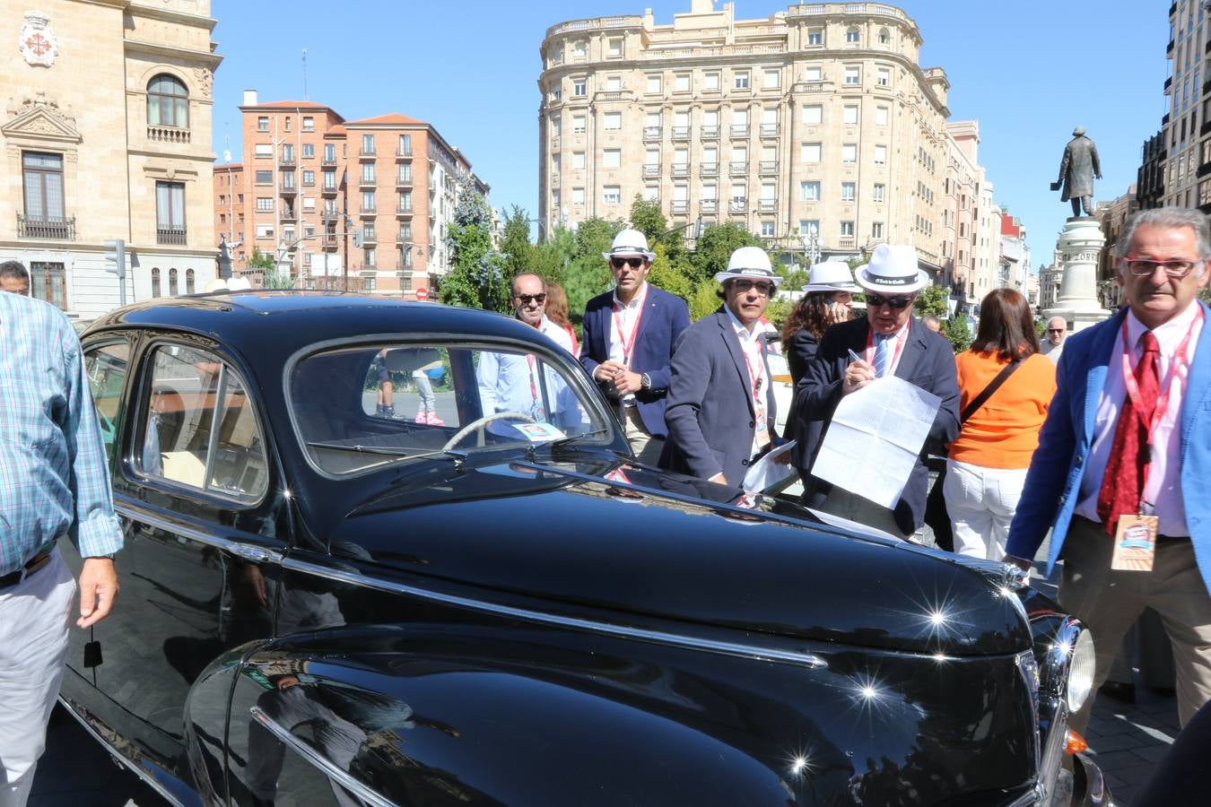 Público en la cuarta edición del Valladolid Motor Vintage (3/3)