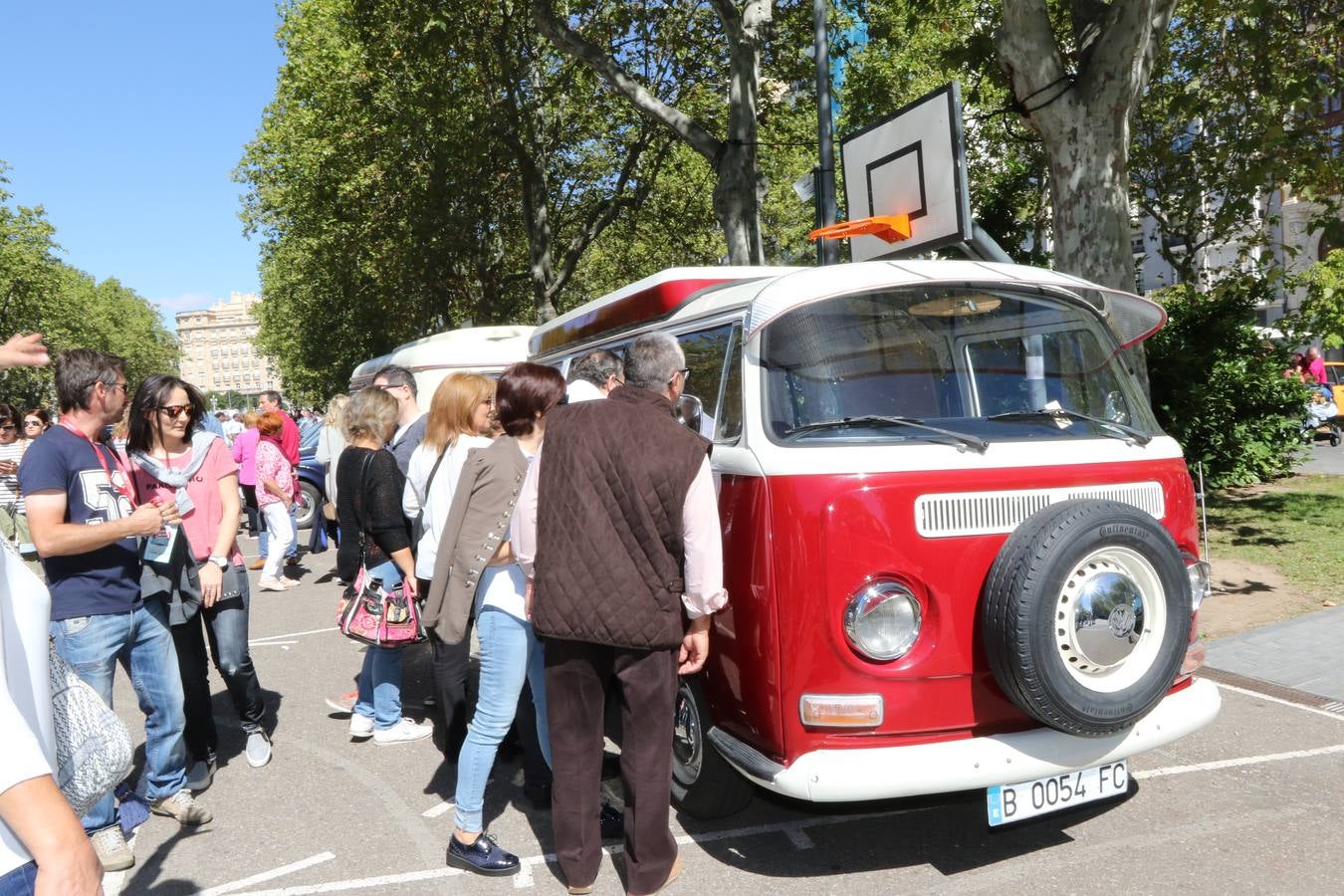 Público en la cuarta edición del Valladolid Motor Vintage (3/3)