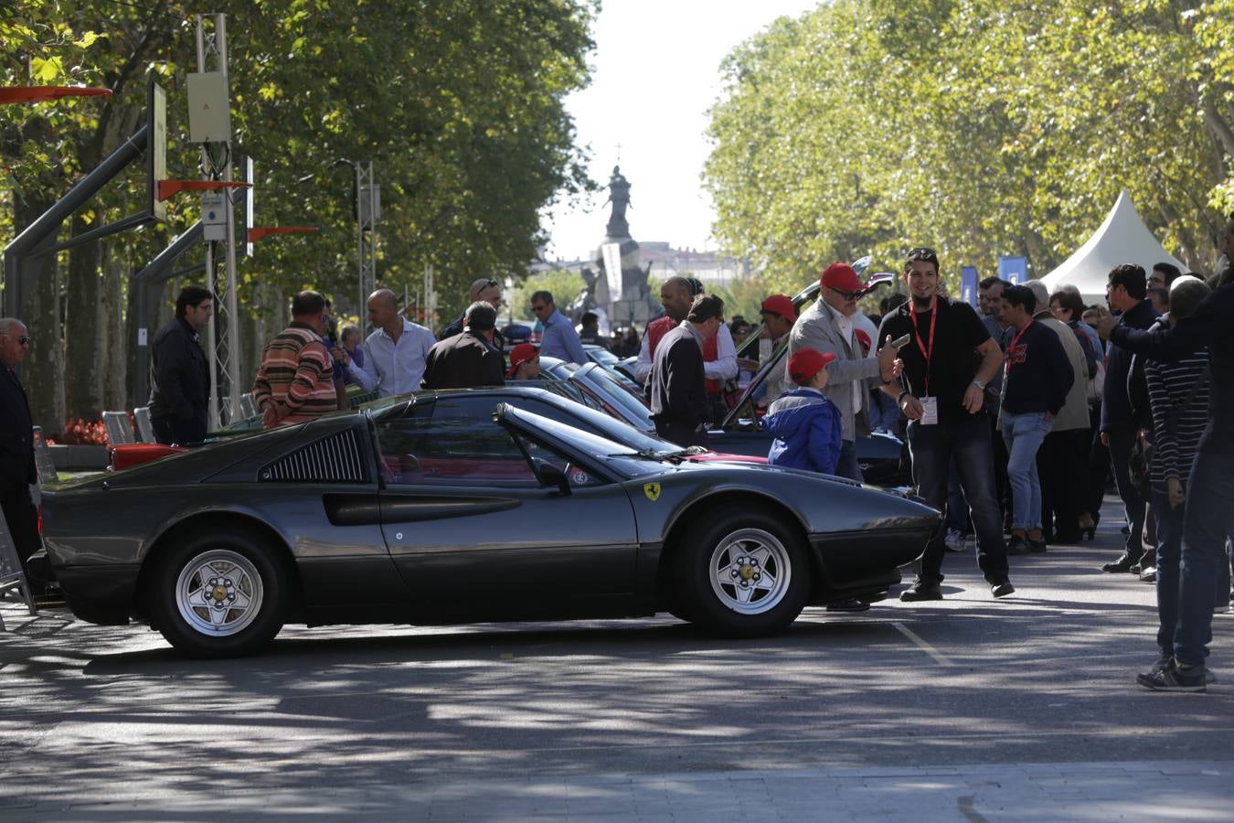 Público en la cuarta edición del Valladolid Motor Vintage (3/3)