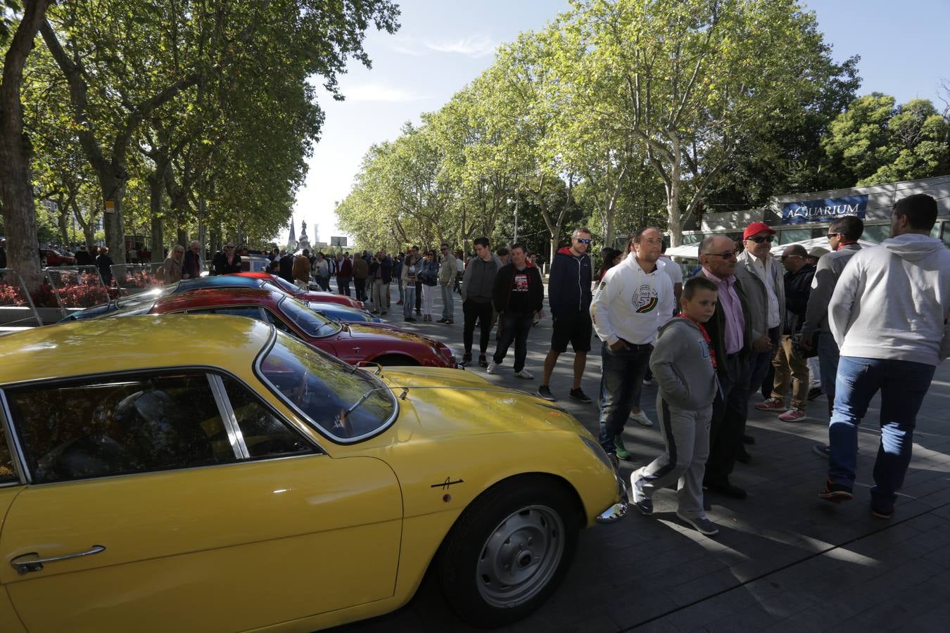 Público en la cuarta edición del Valladolid Motor Vintage (3/3)