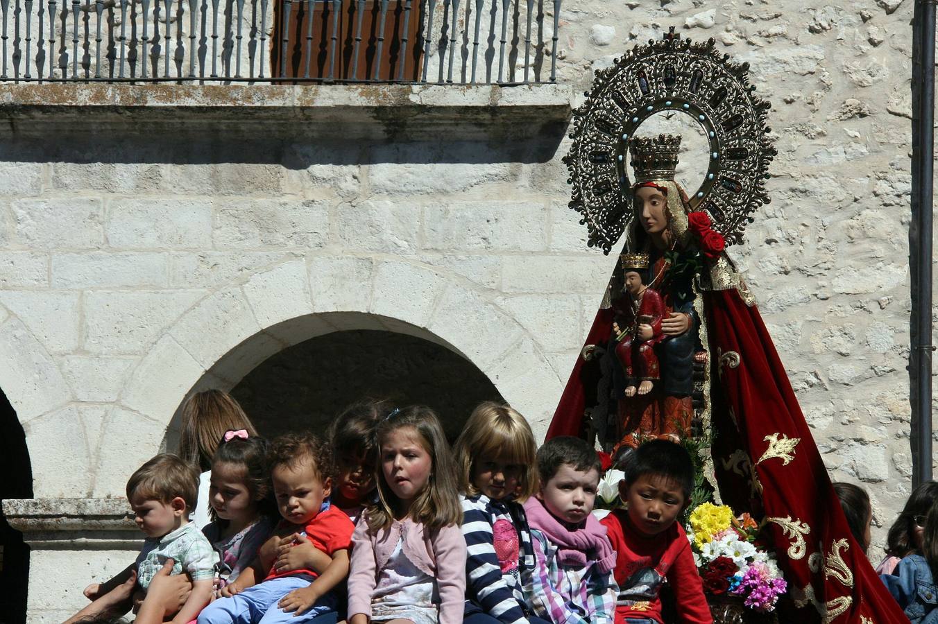 Miles de romeros se reúnen en El Henar para festejar a la Virgen en su día grande