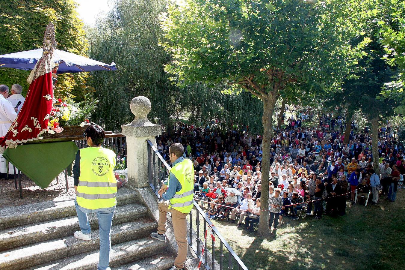 Miles de romeros se reúnen en El Henar para festejar a la Virgen en su día grande