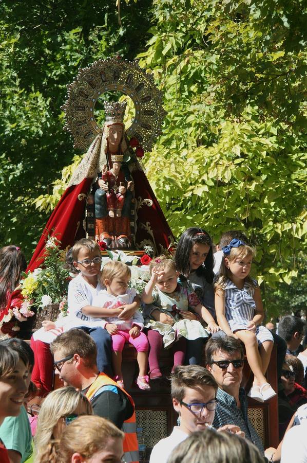Miles de romeros se reúnen en El Henar para festejar a la Virgen en su día grande