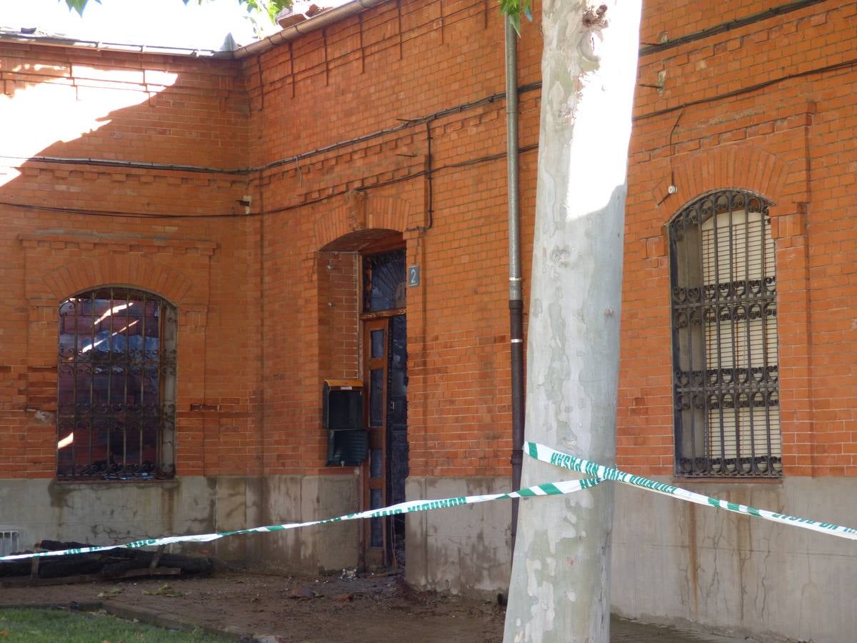 Así ha quedado el recinto incendiado anoche en Matapozuelos (Valladolid)