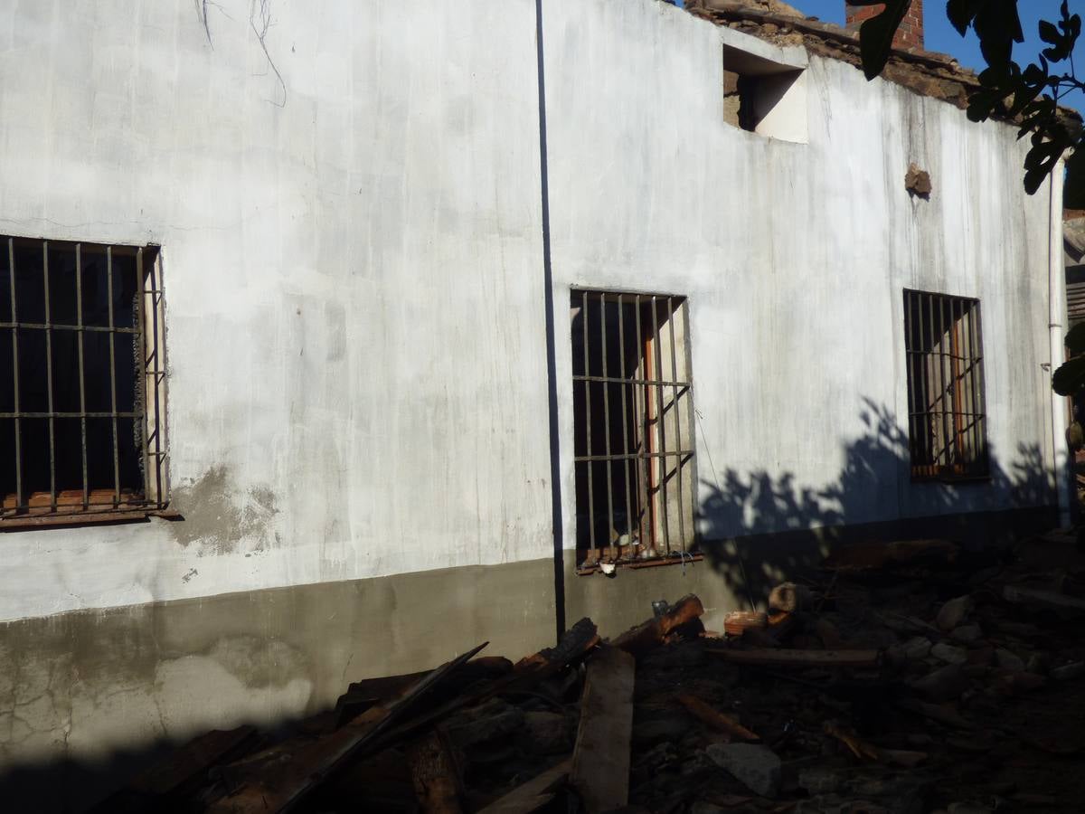 Así ha quedado el recinto incendiado anoche en Matapozuelos (Valladolid)