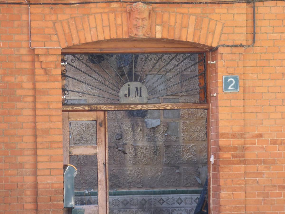 Así ha quedado el recinto incendiado anoche en Matapozuelos (Valladolid)