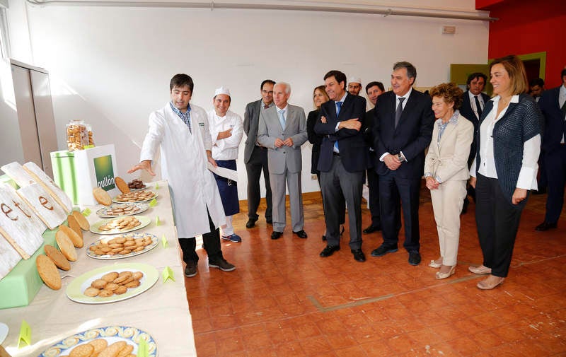 El nuevo consejero de Empleo, Carlos Fernández Carriedo, visita las instalaciones de Gullón en Aguilar de Campoo