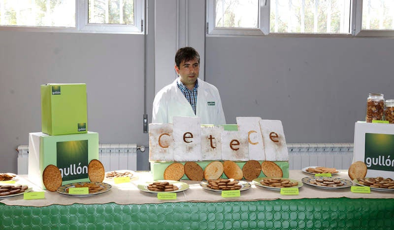 El nuevo consejero de Empleo, Carlos Fernández Carriedo, visita las instalaciones de Gullón en Aguilar de Campoo