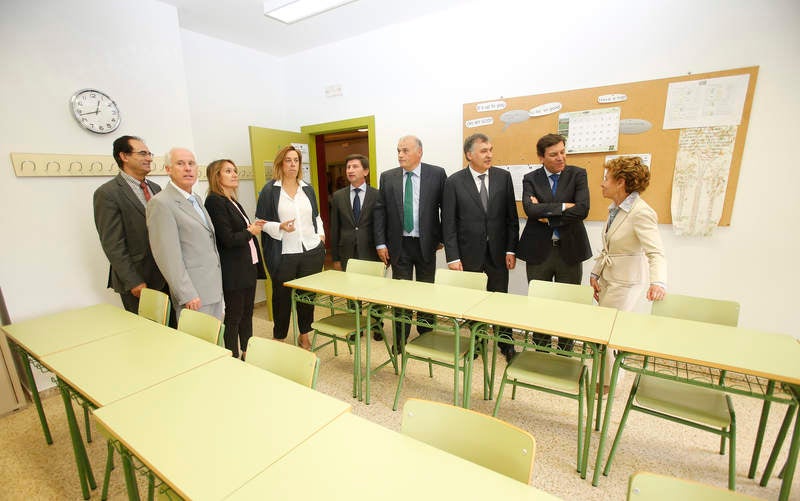 El nuevo consejero de Empleo, Carlos Fernández Carriedo, visita las instalaciones de Gullón en Aguilar de Campoo